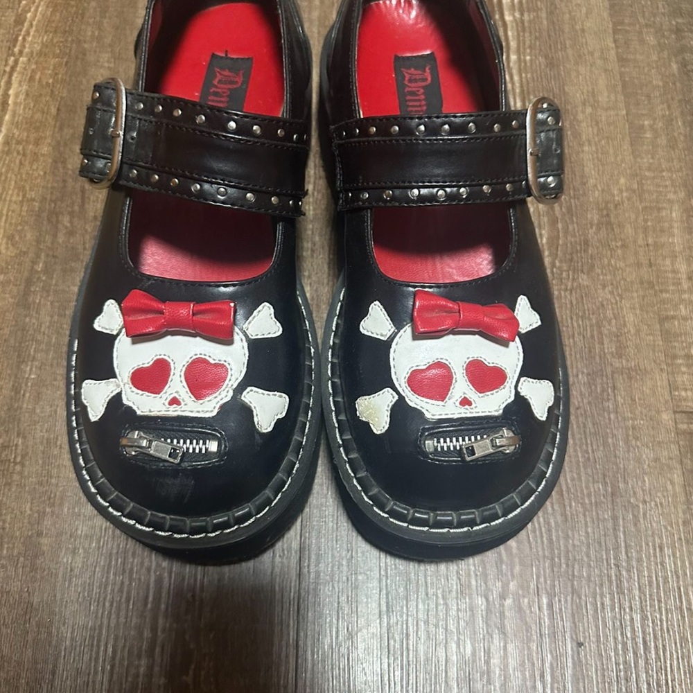 DISO these demonia shoes!